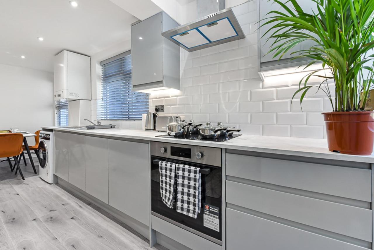 Lovely 2 Bedroom Apartment In Greater London Bagian luar foto