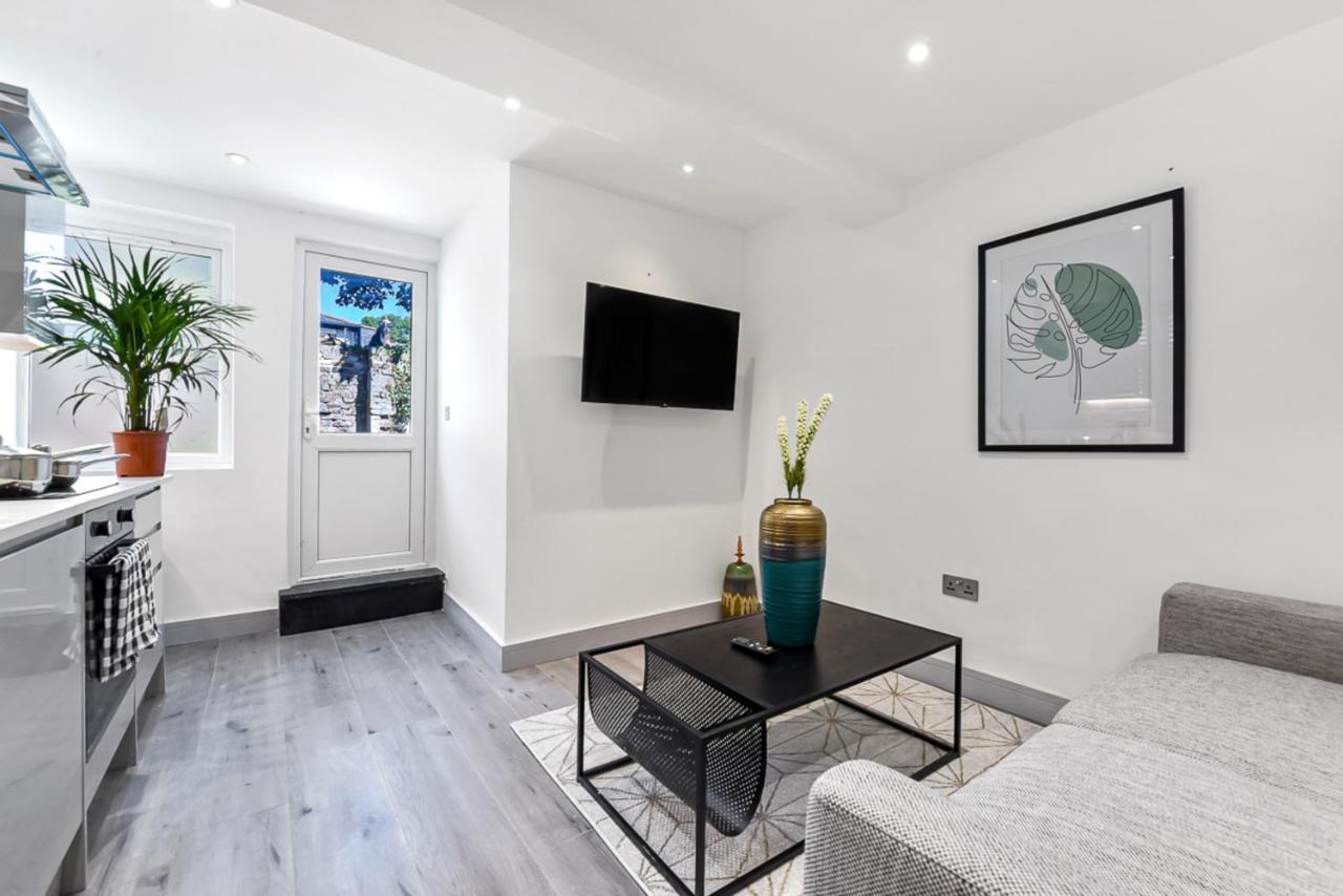Lovely 2 Bedroom Apartment In Greater London Bagian luar foto
