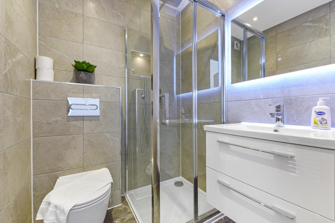 Lovely 2 Bedroom Apartment In Greater London Bagian luar foto